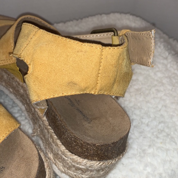 Universal Thread platform shoe - Picture 6 of 6